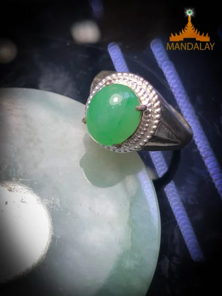 Nhẫn cẩm thạch