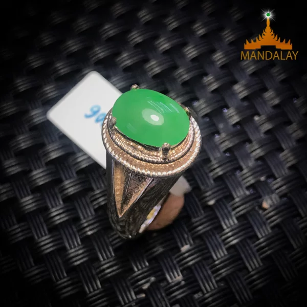 Nhẫn cẩm thạch